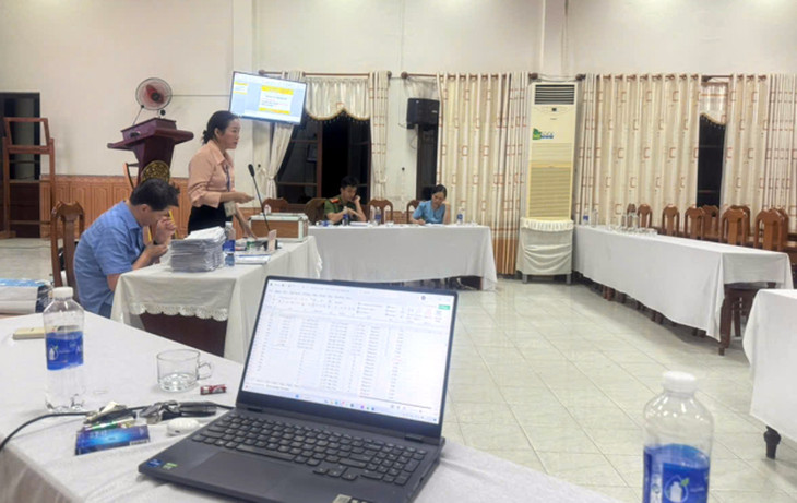 Phiên đấu giá mỏ ĐB2B, xã Điện Thọ tại hội trường UBND thị xã Điện Bàn (tỉnh Quảng Nam)