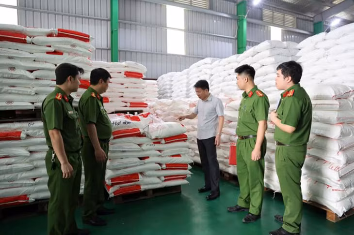 Công an tỉnh Phú Thọ kiểm tra kho sản xuất