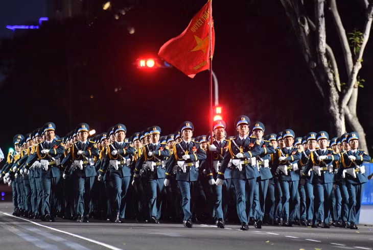 Tổng hợp luyện diễu binh, diễu hành lần thứ hai