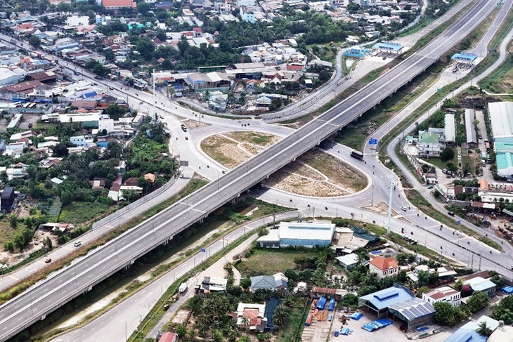 Nút giao cao tốc Bến Lức - Long Thành với Quốc lộ 1, huyện Bình Chánh (TP.HCM) Nút giao cao tốc Bến Lức - Long Thành với Quốc lộ 1, huyện Bình Chánh (TP.HCM)