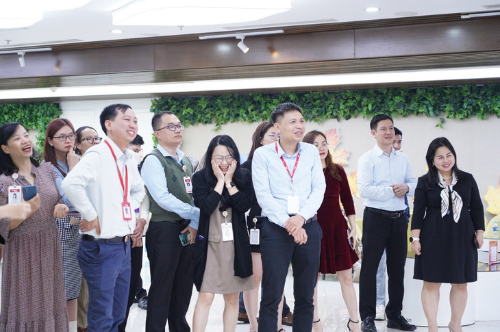 Niềm vui của CBNV khi tham gia Giờ hạnh phúc