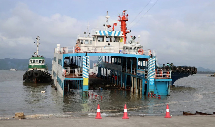 Công ty CP Đảm bảo giao thông đường thủy Hải Phòng đang tiến hành xác định nguyên nhân phà HP-2735 bị nước tràn gây ngập khoang mũi.