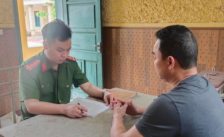 Ông Lê Trường Giang tại cơ quan công an Ông Lê Trường Giang tại cơ quan công an