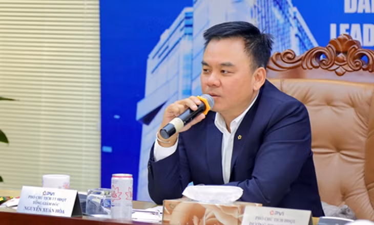 Ông Nguyễn Xuân Hòa - PCT TT HĐQT kiêm TGĐ trả lời câu hỏi của các nhà đầu tư