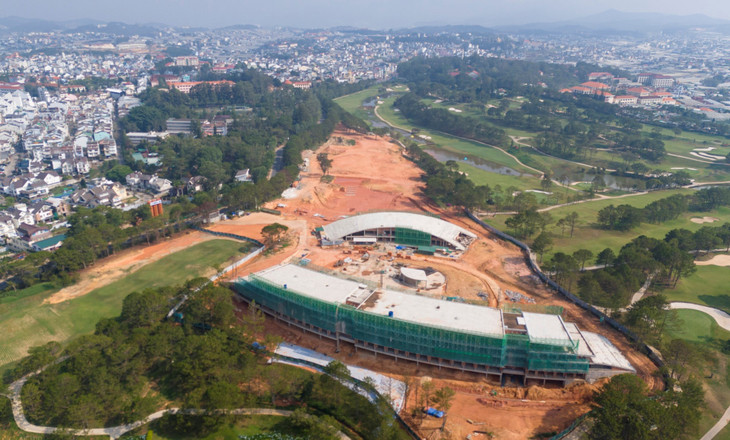 Hai khối công trình sai phép trong sân golf Đồi Cù (TP. Đà Lạt, tỉnh Lâm Đồng)