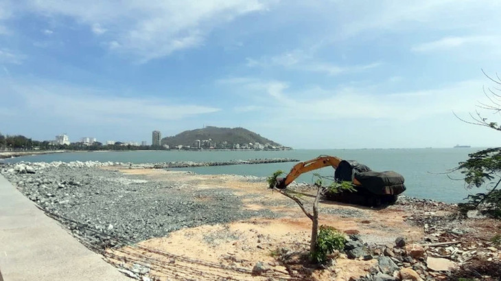 Dự án Thủy cung Hòn Ngưu sau khi san lấp đã phải tạm dừng từ tháng 10/2019 đến nay.