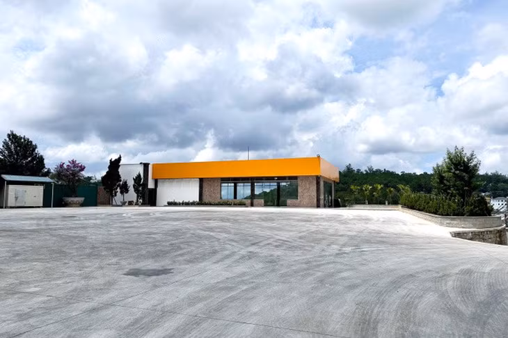 Bến xe tạm của Công ty TNHH Thành Bưởi ở số 54 Hùng Vương đã xây dựng xong