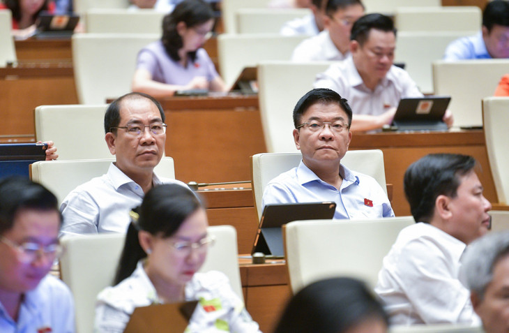 Các đại biểu tại phiên họp