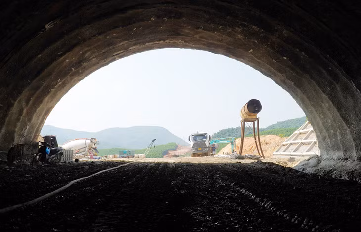 Hầm Đèo Bụt trên cao tốc Vũng Áng - Bùng đã được thông