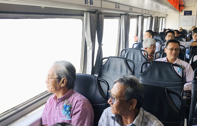 Đại diện một số sở - ngành TP.HCM, Bình Dương, cùng đại biểu trải nghiệm tuyến tàu cao tốc Quận 1 - Bình Dương - Củ Chi vào ngày 10/7 Đại diện một số sở - ngành TP.HCM, Bình Dương, cùng đại biểu trải nghiệm tuyến tàu cao tốc Quận 1 - Bình Dương - Củ Chi vào ngày 10/7