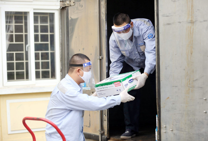 Đảm bảo các quy định phòng chống dịch trong quá trình vận chuyển, giao nhận sữa