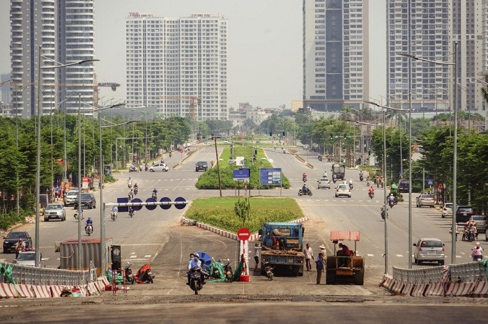 Ban QLDA Đầu tư xây dựng các công trình giao thông Hà Nội cho biết, dự án cầu vượt Nguyễn Văn Huyên - Hoàng Quốc Việt và hoàn thiện đường Nguyễn Văn Huyên được triển khai từ tháng 10/2019 và dự kiến sẽ thông xe vào ngày 29/8 tới đây.
