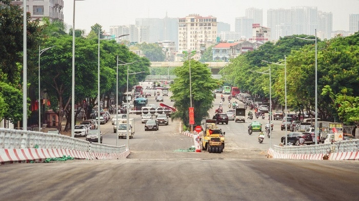 Dự án cầu vượt Nguyễn Văn Huyên - Hoàng Quốc Việt (Cầu Giấy, Hà Nội) và hoàn thiện đường Nguyễn Văn Huyên có tổng mức đầu tư 560 tỷ đồng. Trong đó, chi phí GPMB (305 tỷ), chi phí xây dựng (183 tỷ đồng) và các chi phí khác, được trích từ vốn ngân sách thành phố. Đây là một trong những công trình giao thông trọng điểm, cấp bách của Hà Nội giai đoạn 2016 - 2020.