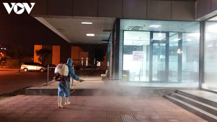 Phun khử khuẩn, phòng chống dịch bệnh Covid-19 tại Bệnh viện Đa khoa tỉnh Hải Dương.