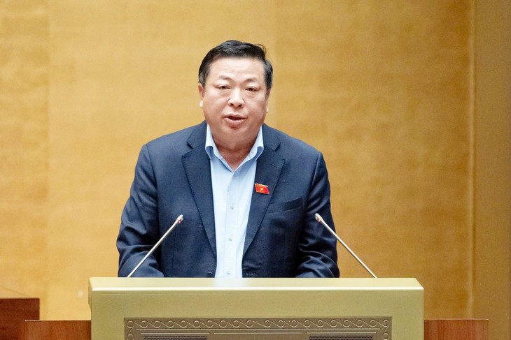 Bộ trưởng Bộ Xây dựng Trần Hồng Minh trình bày Tờ trình về chủ trương đầu tư Dự án đầu tư xây dựng đường bộ cao tốc Quy Nhơn – Pleiku