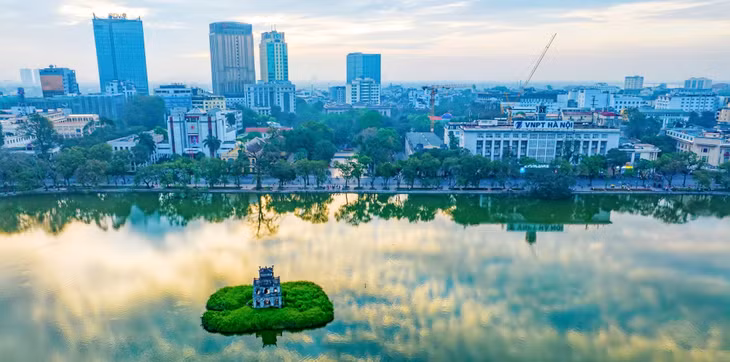 Hồ Gươm nhìn từ trên cao