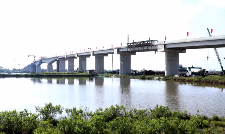 Cầu vượt sông Đáy nối Ninh Bình và Nam Định