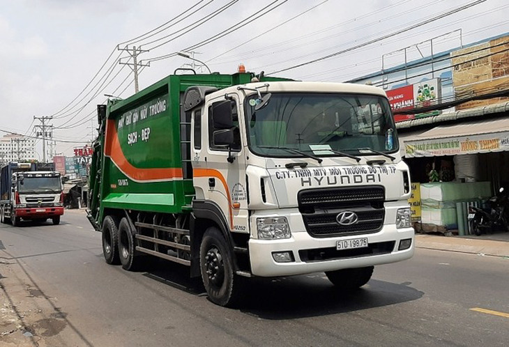 Vận chuyển rác về khu xử lý Đa Phước, huyện Bình Chánh