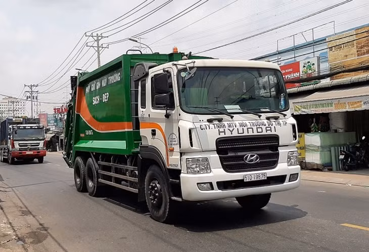 Vận chuyển rác về khu xử lý Đa Phước, huyện Bình Chánh Vận chuyển rác về khu xử lý Đa Phước, huyện Bình Chánh