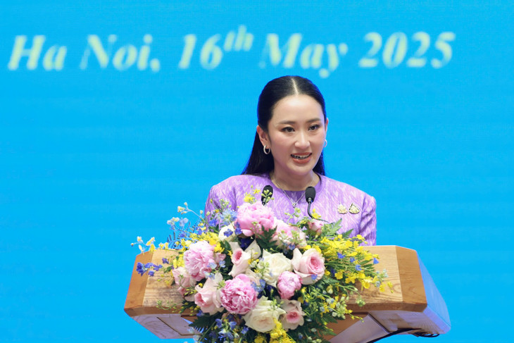 Thủ tướng Paetongtarn Shinawatra cho biết hai bên đã trao đổi toàn diện về nhiều vấn đề trong bầu không khí hữu nghị - Ảnh: VGP Thủ tướng Paetongtarn Shinawatra cho biết hai bên đã trao đổi toàn diện về nhiều vấn đề trong bầu không khí hữu nghị - Ảnh: VGP