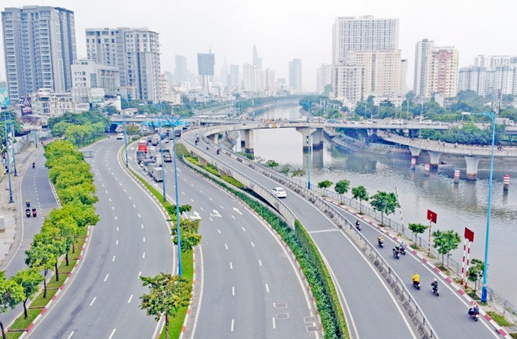 Đường Võ Văn Kiệt trên đại lộ Đông Tây ở TP.HCM Đường Võ Văn Kiệt trên đại lộ Đông Tây ở TP.HCM