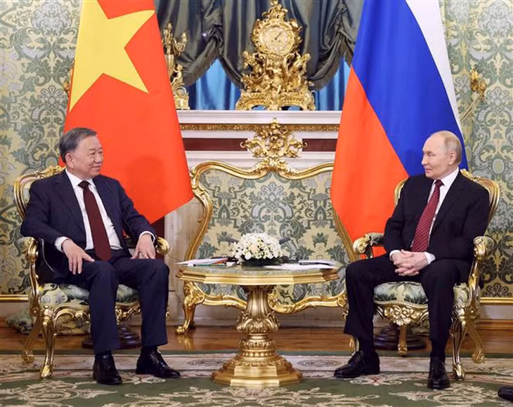 Tổng Bí thư Tô Lâm hội đàm hẹp với Tổng thống Nga Vladimir Putin. Ảnh: TTXVN