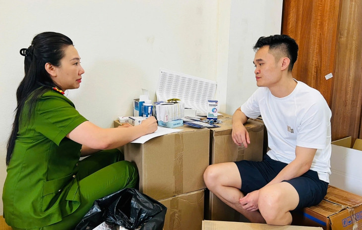 Ước tính hơn 100 tấn hàng hóa là thực phẩm chức năng, thiết bị y tế giả (khoảng 100 mã sản phẩm khác nhau)