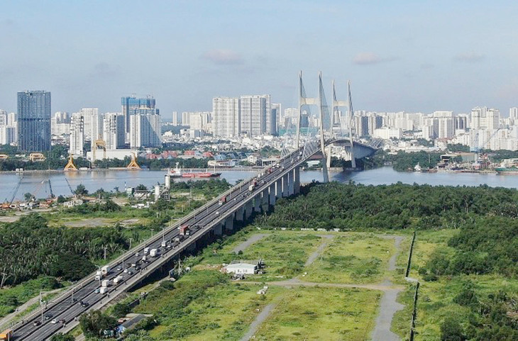 Cầu Phú Mỹ bắc qua sông Sài Gòn nối quận 7 với TP. Thủ Đức