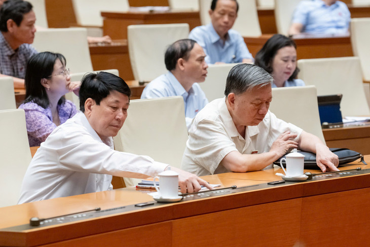 Tổng Bí thư Tô Lâm, Chủ tịch nước Lương Cường biểu quyết thông qua Nghị quyết của Quốc hội về một số cơ chế, chính sách đặc biệt, tạo đột phá trong xây dựng và tổ chức thi hành pháp luật