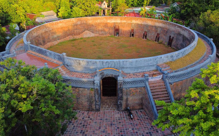 Đấu trường Hổ Quyền được thiết kế hình vành khăn kiểu đấu trường La Mã Đấu trường Hổ Quyền được thiết kế hình vành khăn kiểu đấu trường La Mã