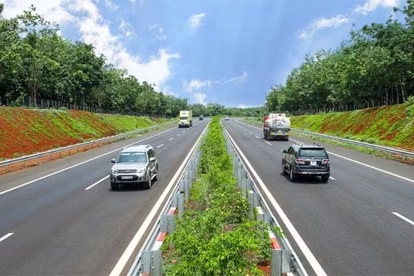 Phấn đấu sớm hoàn thành toàn tuyến đường cao tốc Bắc - Nam phía Đông