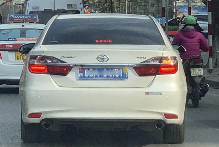 Mẫu biển số mới đang được thử nghiệm có chứa nhiều thông tin Mẫu biển số mới đang được thử nghiệm có chứa nhiều thông tin