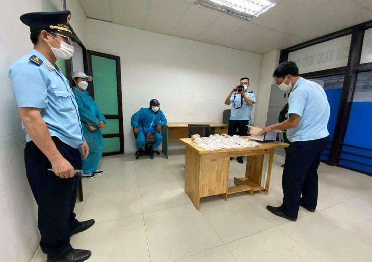 Hải quan Lao Bảo kiểm tra tang vật