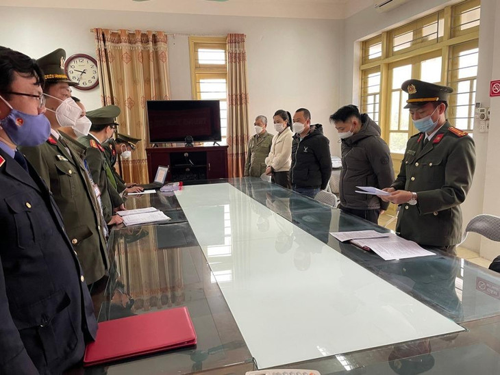 Cơ quan an ninh đọc lệnh khởi tố 5 bị can