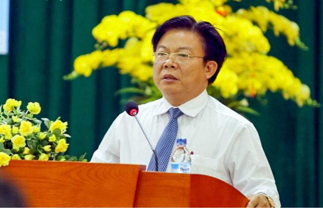 Ông Hà Thanh Quốc ký quyết định xin dừng gói thầu mua sắm thiết bị phục vụ dạy học trước khi về hưu