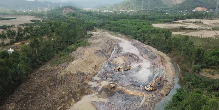 Khu vực khai thác đất sét trái phép tại suối Quán Vuông, xã Bình Khê (thị xã Đông Triều)