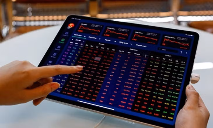 Đề xuất nộp thuế ngay khi nhận cổ tức bằng chứng khoán. Ảnh minh họa