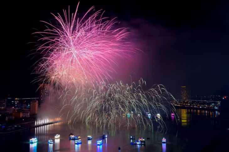 Pháo hoa đội Đà Nẵng tại đêm khai mạc Lễ hội pháo hoa quốc tế Đà Nẵng 2025