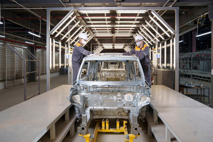 Bên trong xưởng hàn thân vỏ tại nhà máy VinFast Hà Tĩnh