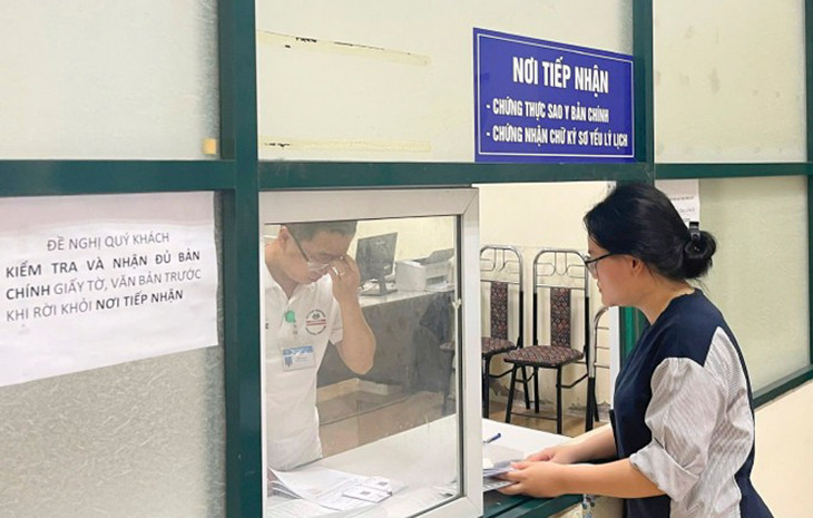 Người dân làm thủ tục công chứng tại Phòng công chứng số 3, Hà Nội Người dân làm thủ tục công chứng tại Phòng công chứng số 3, Hà Nội