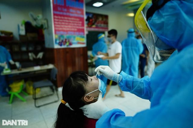 Người đến các địa điểm được thông báo cần khẩn trương liên hệ với cơ sở y tế gần nhấn để khai báo y tế, lấy mẫu xét nghiệm