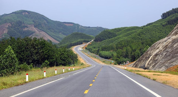 Phấn đấu đưa cao tốc La Sơn - Túy Loan khai thác trong quý II/2021