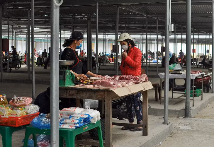 Chợ Chí Linh ngày 16/2, ngày đầu nối tiếp cách ly xã hội