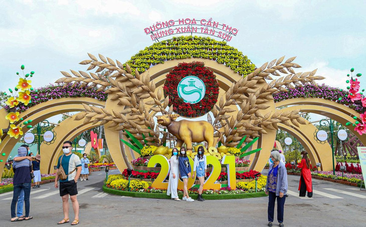 Đường hoa Tết lớn nhất miền Tây sẽ mở đến hết ngày mùng 5 Tết