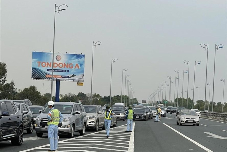 Ùn ứ giao thông ngày mùng 2 Tết Tân Sửu 2021 trên cao tốc Pháp Vân - Ninh Bình