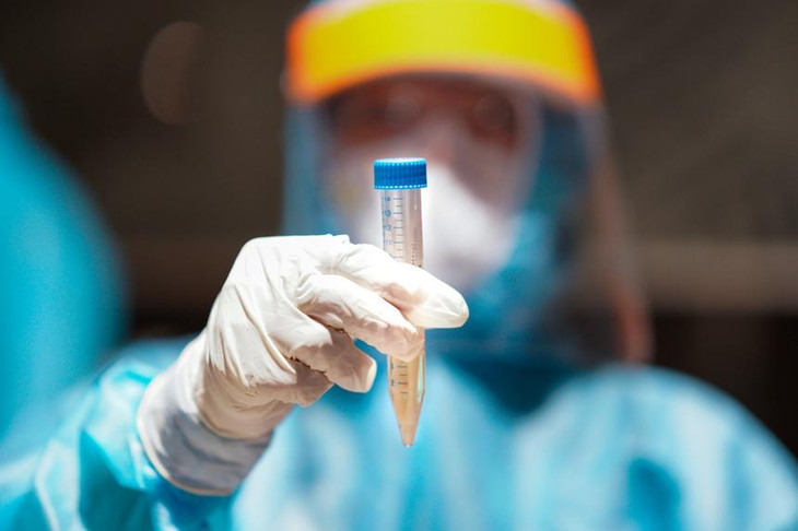 Người dân từ các tỉnh về TP.HCM xét nghiệm tầm soát ngẫu nhiên để ngăn ngừa dịch bệnh Covid-19