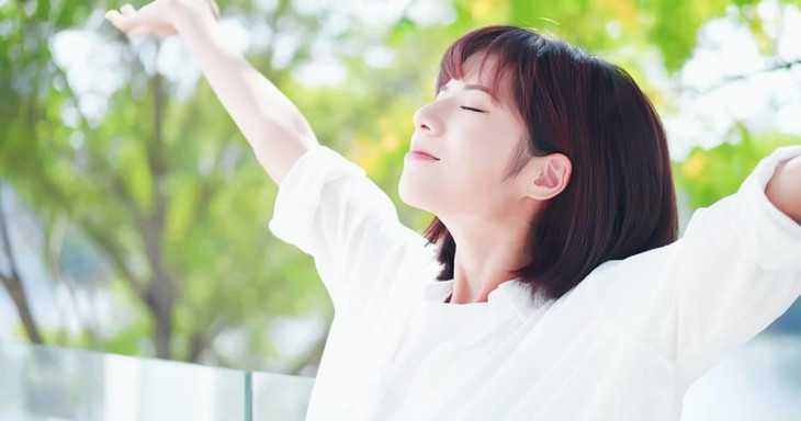 Nên tranh thủ không khí trong lành buổi sáng, khi tập thể dục thì thực hiện động tác &quot;thở mạnh hít sâu&quot;