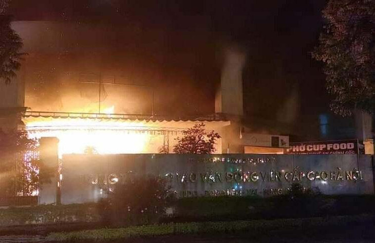 Đám cháy bùng lên ở khuôn viên trung tâm huấn luyện