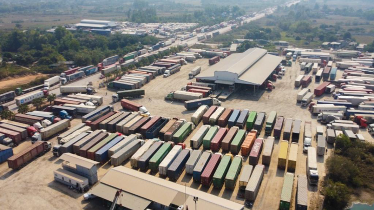 Hơn 1.500 container nông sản của Việt Nam mòn mỏi chờ thông quan ở cửa khẩu quốc tế Móng Cái