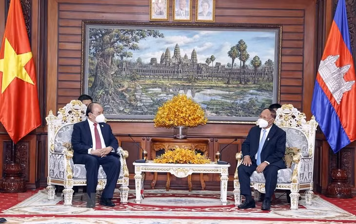 Chủ tịch nước Nguyễn Xuân Phúc hội kiến Chủ tịch Hạ viện Campuchia Samdech Akka Moha Ponhea Chakrei Heng Samrin. Ảnh: TTXVN